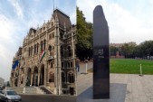 Parlament mit dem Gedenkstein an den Volksaufstand von 1956. (06.09.2012)
