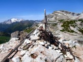 Am Gipfel des Col dei Bos, links die Marmolata, rechts der Kleine Lagazuoi (29.06.2011)