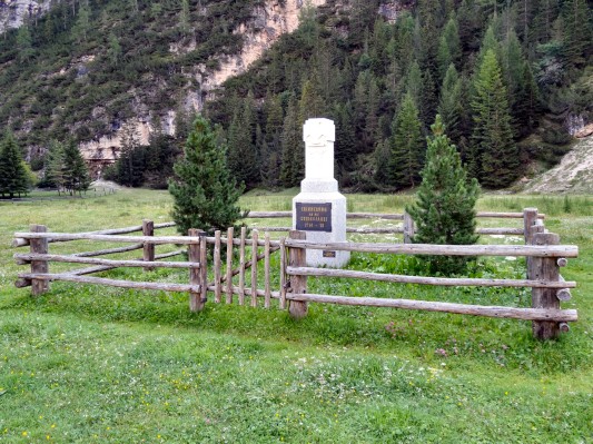 Kriegsdenkmal bei der Pederü-Hütte (06.08.2014)