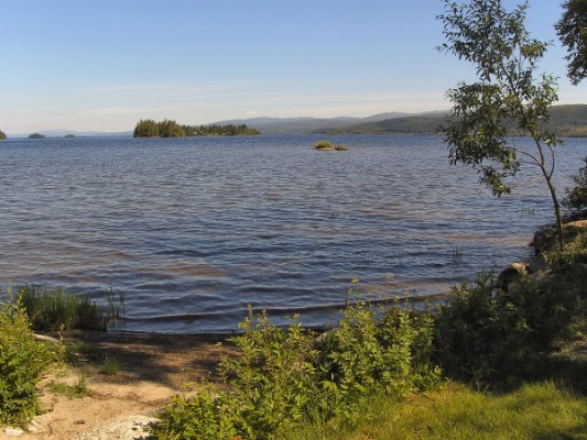 Blick von Kvam auf einen kleinen Teil des großen Snåsavatnet-Sees. (03.07.2008) 
