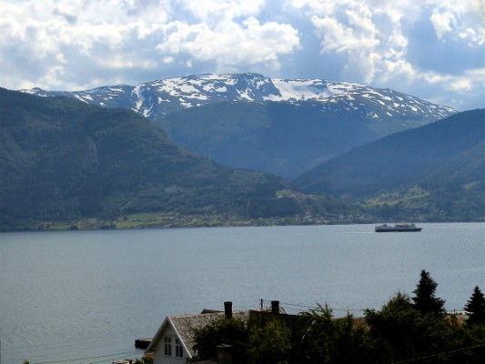 ... einer Tiefe von 1.308 m Norwegens größter Fjord. (06.07.2008