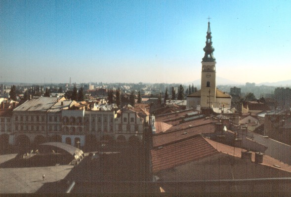 Blick vom Rathaus auf die Pfarrkirche von Neutitschein (11.09.1999)