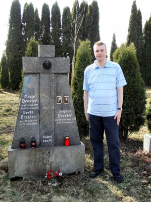 Grab meiner Drexler-Ururgroßeltern am Neutitscheiner Friedhof (04.04.2012)