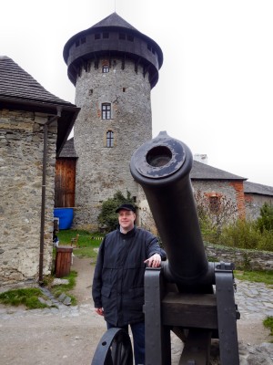 Auf dem Befestigungswall der Burg Eulenberg (20.04.2014)