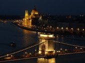 Budapest: Blick auf Kettenbrücke und Parlament (01.07.2012)