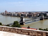 Budapest: Blick auf Kettenbrücke und Parlament (02.07.2012)