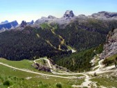 Cinque Torri, Nuvolau und Averau beim Abstieg vom Col dei Bos (29.06.2011)